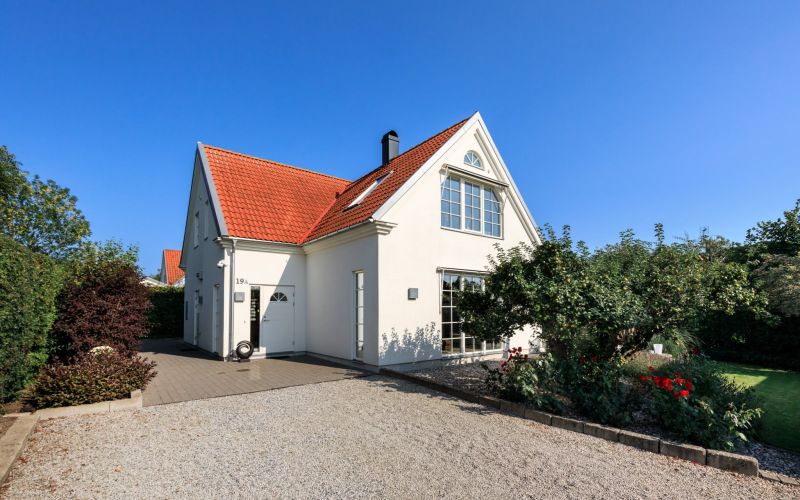 13. Reparation omla eggning av skorrsten av takla ecka.jpg