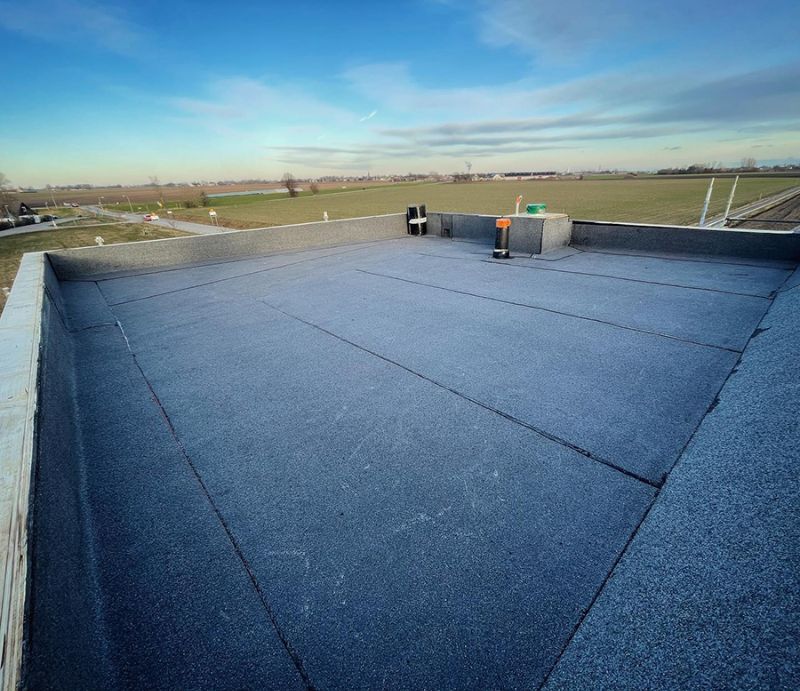 30. Nylaggning av sargtak takstege pa 2planshus.jpg