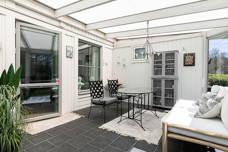 9. Bygga Uterum Inglasad Veranda.jpg